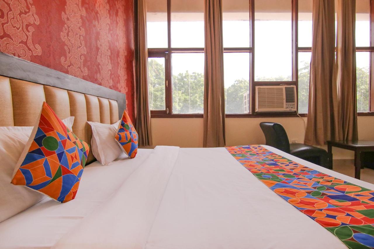 Fabhotel Town Pride Sohāna エクステリア 写真